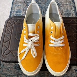 Women comfy canvas tennis shoe